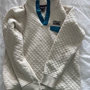 Women’s medium Patagonia Cream and Blue Quilted Snap Pullover